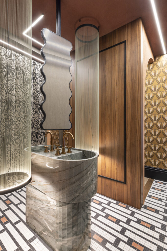 casa decor 2024 aseo publico rober quin╠aones 4 683x1024 - RQH STUDIO