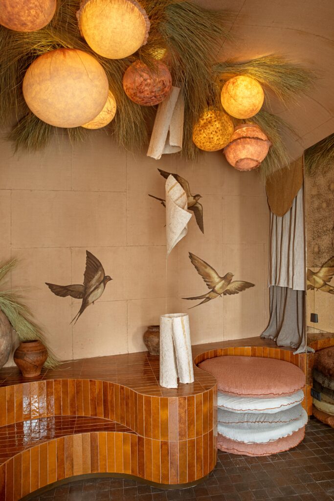 ecoclay PLACORK Studio Lemon 1 683x1024 - Espacio Studio Lemon – Sala conceptual «El Nido»