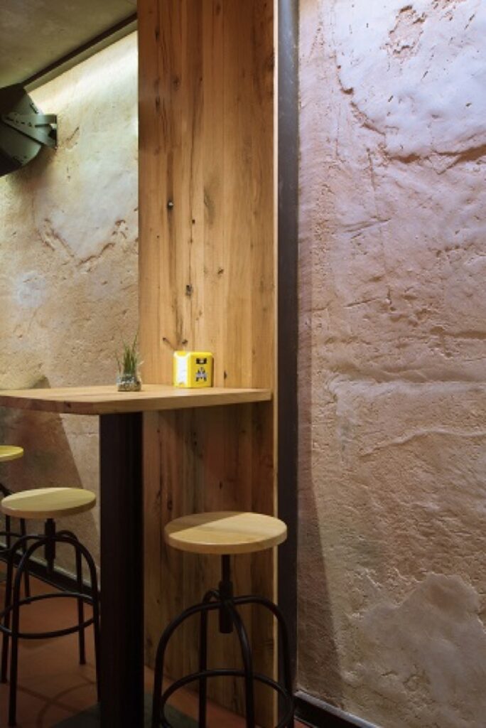 red bearan ecoclay 7 684x1024 - BEARAN BAR AND ROOMS